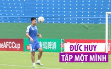 Đức Huy “cô đơn” trên sân tập trước trận Bình Dương - Hà Nội