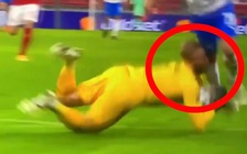 Hãi hùng xem chấn thương suýt gãy cổ của con trai huyền thoại Peter Schmeichel