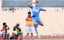 Tiền đạo V-League cao 1m8 sút bóng đẹp ngất ngây tại U.21 Quốc gia