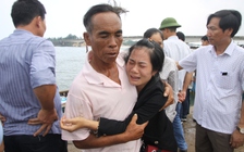 Cứu 44 người chìm tàu giữa biển