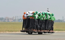 58 người trên một chiếc mô tô