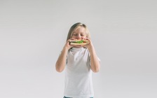 Đồ ăn mang đi làm tăng nguy cơ mắc bệnh tim ở con trẻ