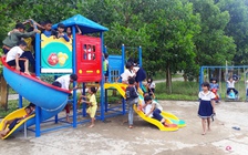 'Cõng' sân chơi lên với trẻ vùng biên