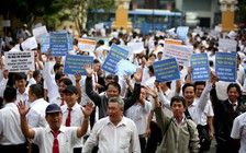 Hàng trăm tài xế 'vây' phiên tòa Vinasun kiện Grab