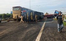 Tai nạn trên cao tốc, 5 người thương vong: Xe container nổ lốp, tai nạn liên hoàn