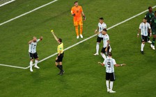 Giám sát Đoàn Phú Tấn: ‘Họ muốn giữ Argentina lại rồi. Penalty rõ ràng, còn gì để cãi‘