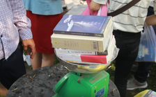 Bán sách theo ký có đáng bị lên án?