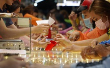 Chợ bán vàng “bình dân” độc nhất Sài Gòn đông khách cuối ngày vía Thần tài