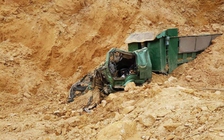 Sạt lở mỏ đất đá ở Hà Nội, 1 người chết