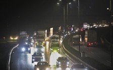 Cao tốc cửa ngõ Hà Nội ùn tắc suốt 8 giờ vì 4 vụ tai nạn