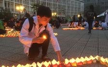 30.000 hạc giấy và hơn 10.000 đèn hoa đăng thắp tri ân người hiến xác