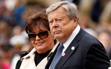 Bố mẹ vợ Tổng thống Trump nhận quốc tịch Mỹ