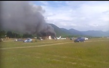 Máy bay chở khách lao vào nhà máy, 2 phi công thiệt mạng, 43 khách được cứu