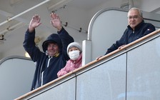 Khách trên du thuyền bị cách ly: Hồng Kông giải tỏa, Nhật cho xem phim người lớn