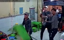 Băng giang hồ xông vào quán kem đập phá, xịt hơi cay và dọa chủ quán