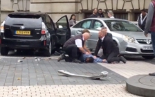 Xe hơi lao vào đám đông ở London