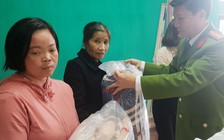 Trao 100 phần quà cho người nghèo tại Thừa Thiên-Huế