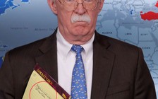 Dòng chữ bí ẩn của cố vấn an ninh Mỹ