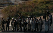 Phe đối lập Venezuela lôi kéo binh lính
