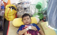 Lá lành đùm lá rách: Cháu bé bị bệnh nặng, không tiền chữa trị