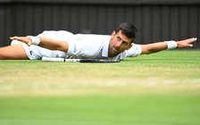 Novak Djokovic lội ngược dòng khó tin để vào bán kết Wimbledon