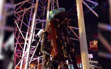 Tàu lượn siêu tốc trật ray, 2 người rơi từ độ cao 10m