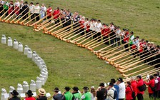 Nhạc cụ nào nhìn như tẩu thuốc lại có âm thanh của đỉnh núi tuyết phủ ngàn mây