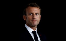 Tổng thống Macron trở lại sau kì nghỉ hè không vui