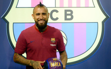 Vidal ra mắt Barcelona, Mina sẽ là người ra đi?