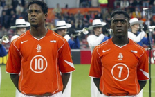 Seedorf và Kluivert tái hợp để dẫn dắt đội tuyển Cameroon