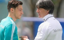 HLV tuyển Đức tố Ozil không biết điều