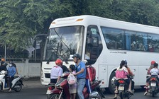 Xe khách 47 chỗ ngang nhiên hoạt động vào khung giờ cấm tại TP.Nha Trang