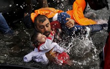 Giải ảnh báo chí Pulitzer 2016: Hành trình của người tị nạn về châu Âu