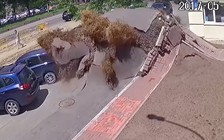 Nổ ống nước kinh hoàng ở Ukraine