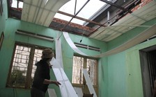 Mưa đá, lốc xoáy làm tốc mái hàng chục căn nhà