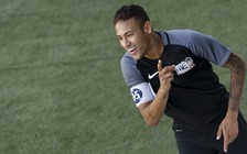 Neymar gây sốc khi dạy cách chiên trứng bằng… chân