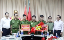 Bắt giữ một phụ nữ 67 tuổi mang heroin đi... chùa