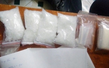 Bị bắt khi 'nhặt' 300g ma túy trước cổng bệnh viện