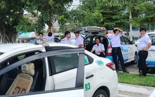 Tài xế 8 hãng taxi ngưng đón khách sân bay Đà Nẵng để phản đối Grab