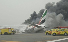 Máy bay Emirates cháy rụi khi hạ cánh xuống sân bay Dubai