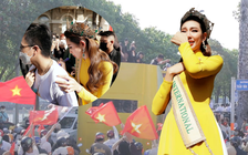 Hàng trăm fan reo hò, đi theo xe hoa hậu Thùy Tiên diễu hành khắp TP.HCM