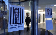 Facebook bị phạt 500.000 bảng Anh sau bê bối rò rỉ dữ liệu