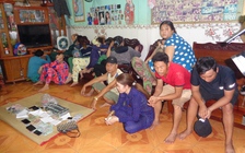 Phá sòng bạc 'quý bà', tạm giữ 15 người