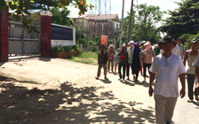 Dân tiếp tục vây nhà máy chế biến thủy sản có vốn Trung Quốc vì mùi hôi