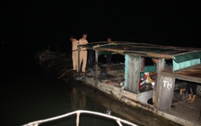 Vây bắt 'cát tặc' trên sông Thạch Hãn