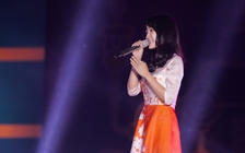 [VIDEO] 'Thánh nữ bolero' gặp sự cố khi cover 'Duyên phận' trên sân khấu