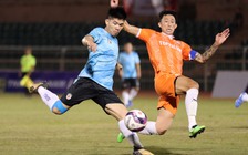 Văn Quyết hỏng phạt đền, dàn sao Hà Nội FC suýt 'chết' trước tân binh Bình Định