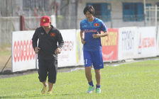 Tuấn Anh xuất hiện trên sân tập, HLV Hữu Thắng vẫn chưa vui