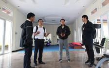 Tham quan sân Pleiku, tân GĐKT Hàn Quốc có đề xuất táo bạo cho HAGL