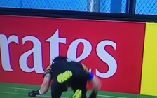 Kinh hoàng với pha gãy gập tay của thủ môn SLNA Nguyên Mạnh